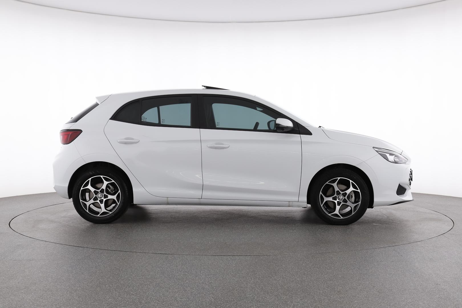 MG Mg3 image 2