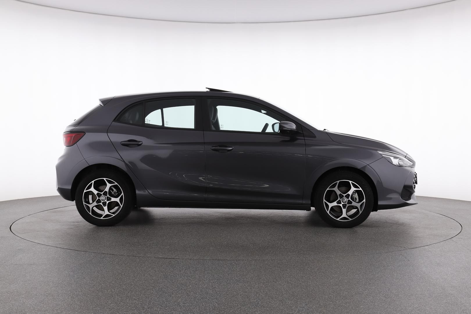 MG Mg3 image 2