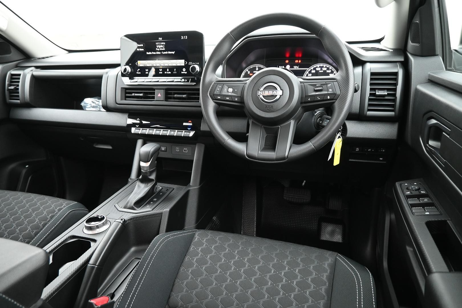 Nissan Navara image 4