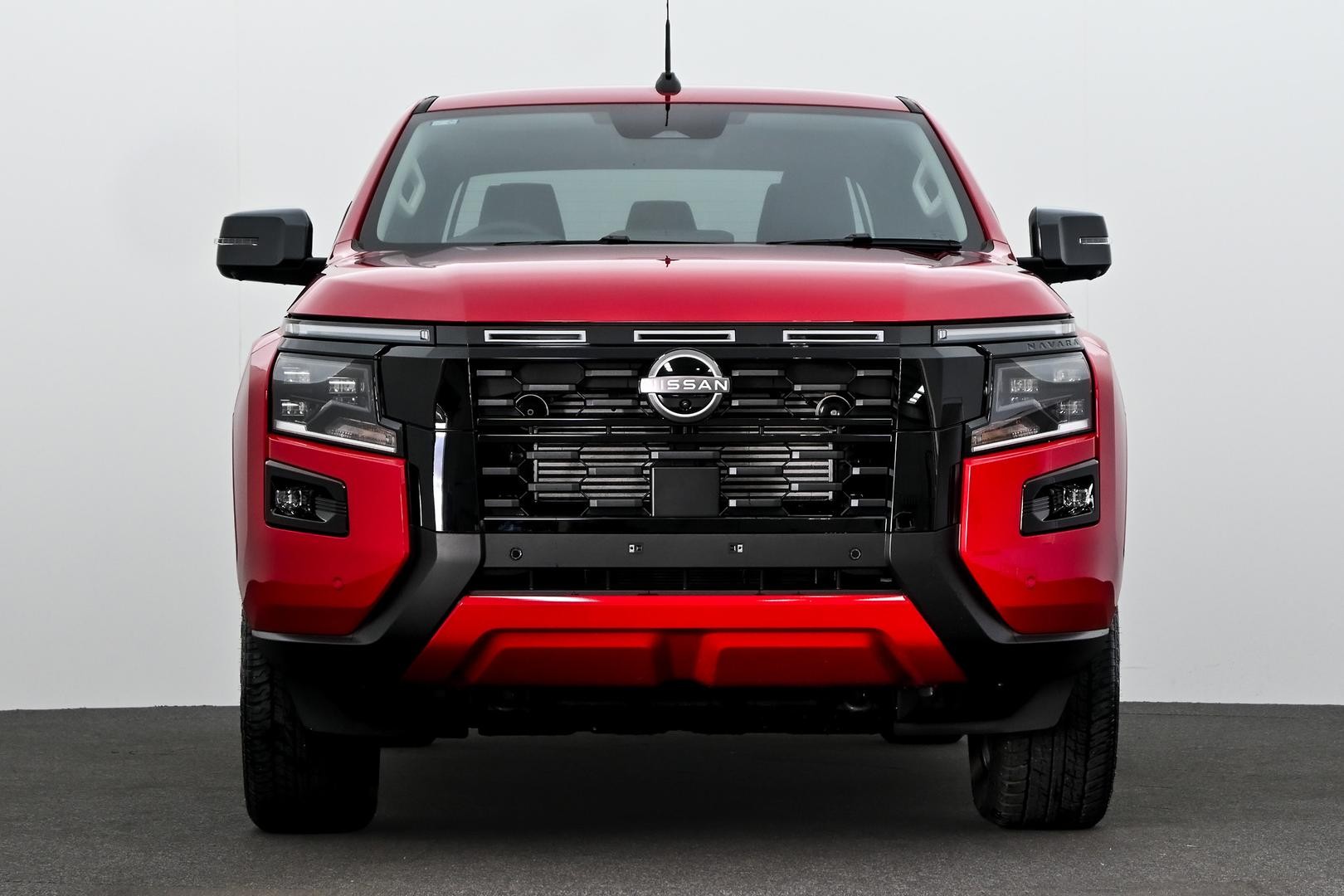 Nissan Navara image 2