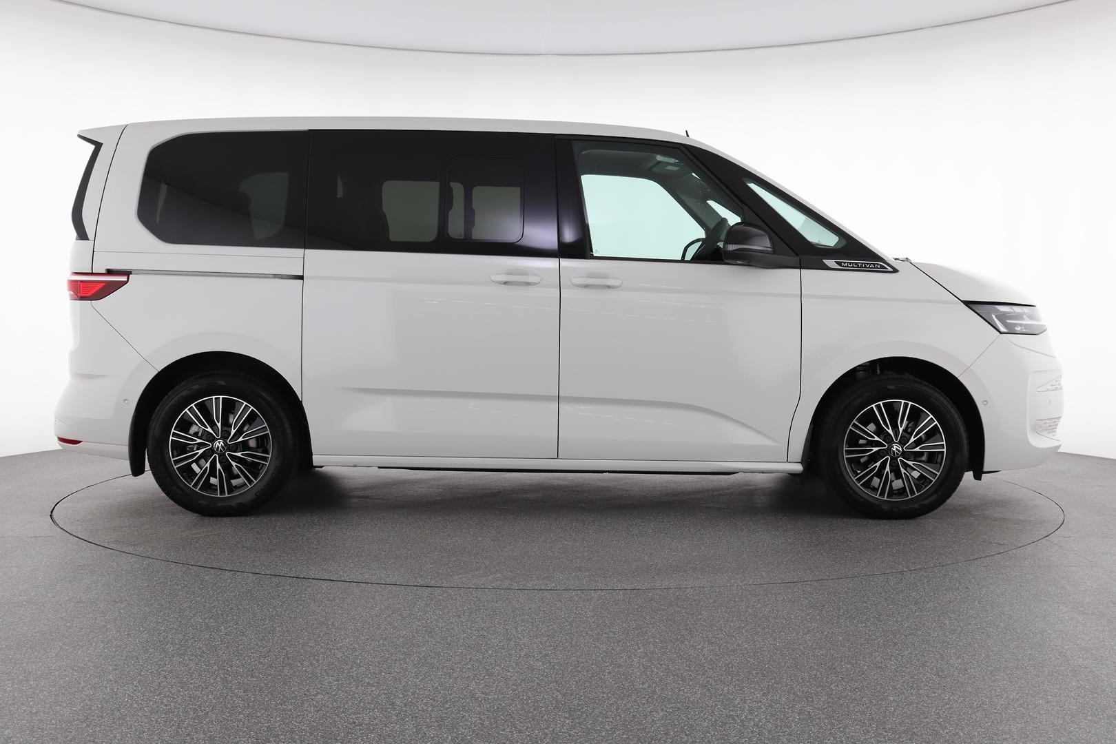Volkswagen Multivan image 2