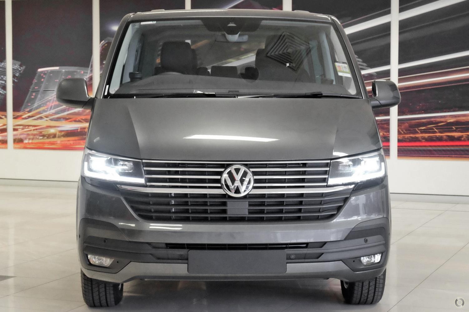 Volkswagen Multivan image 2