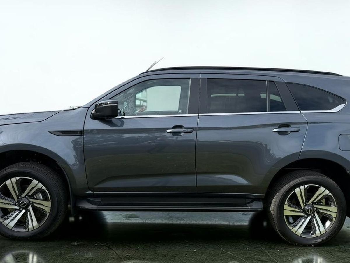 Isuzu Mu-x image 2