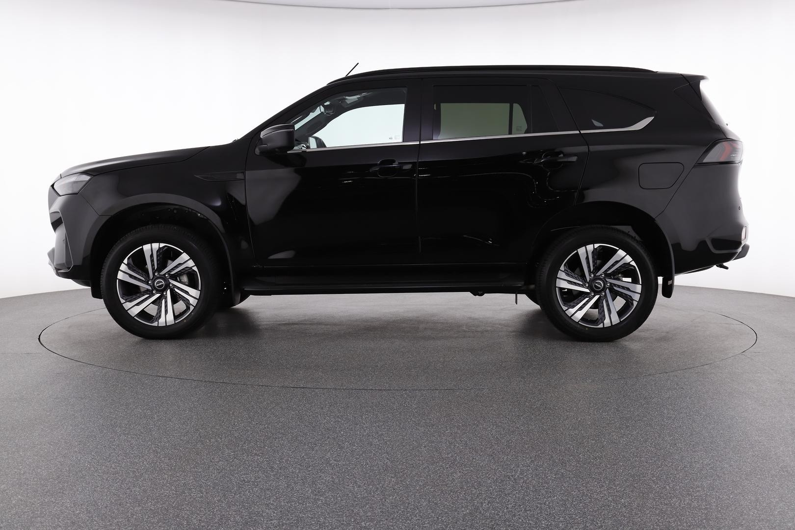 Isuzu Mu-x image 2