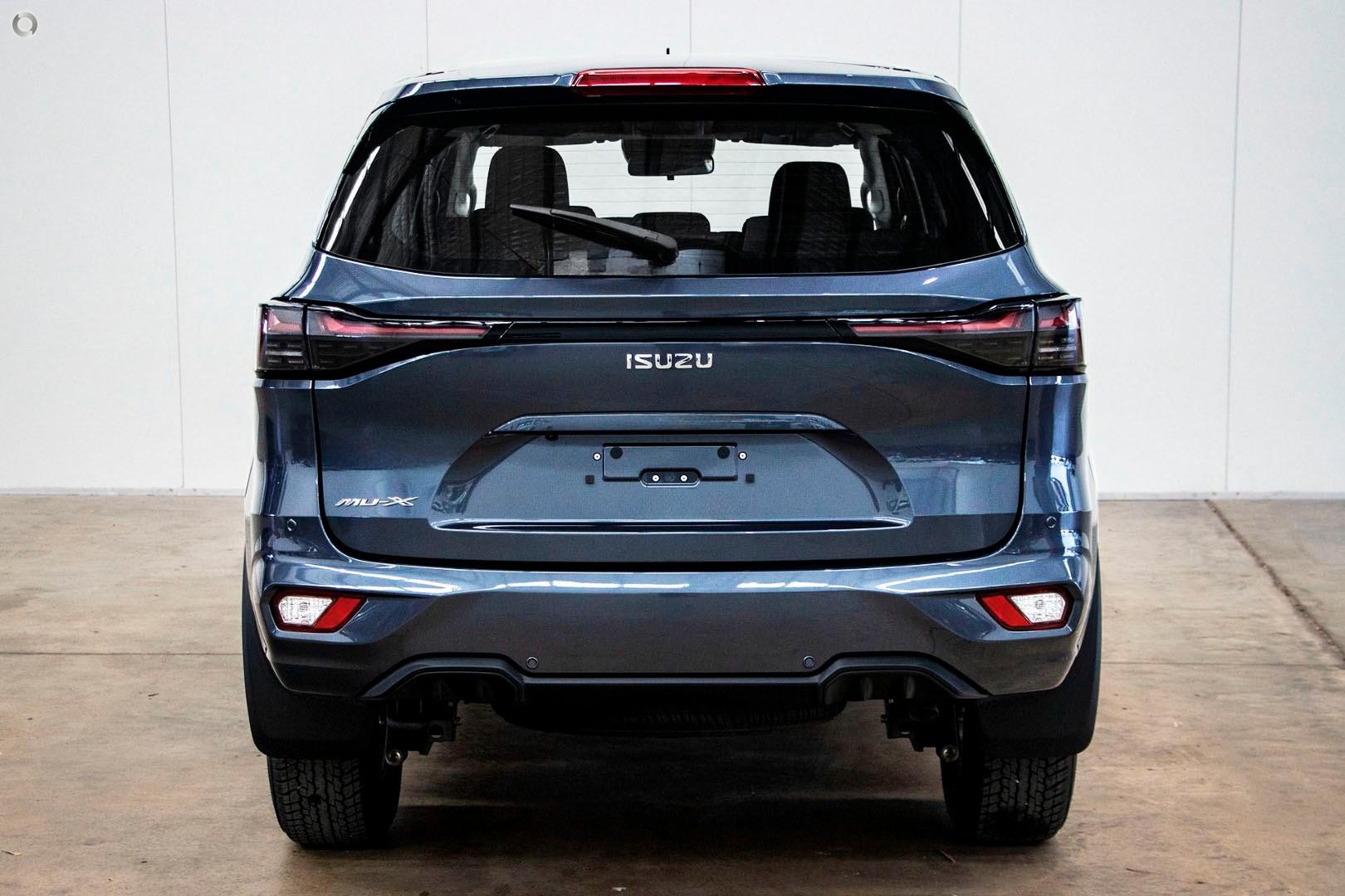 Isuzu Mu-x image 3