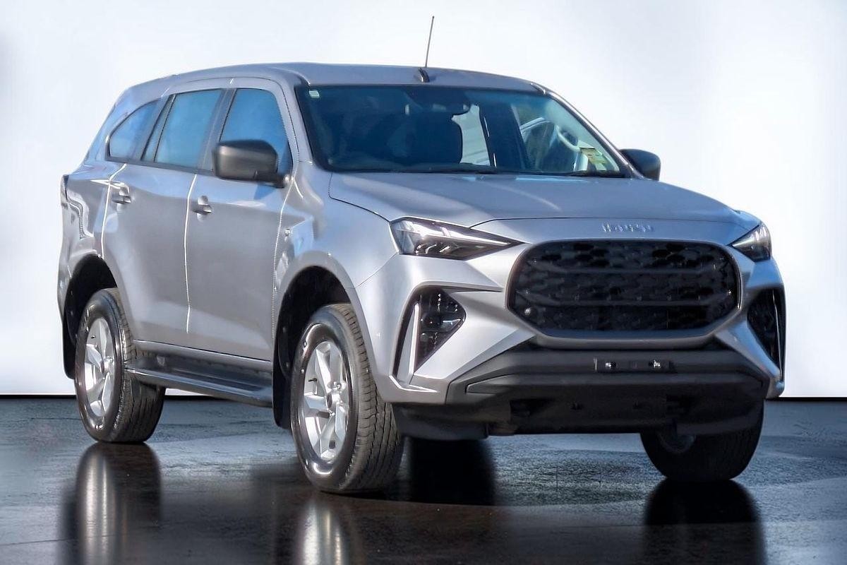 Isuzu Mu-x image 1
