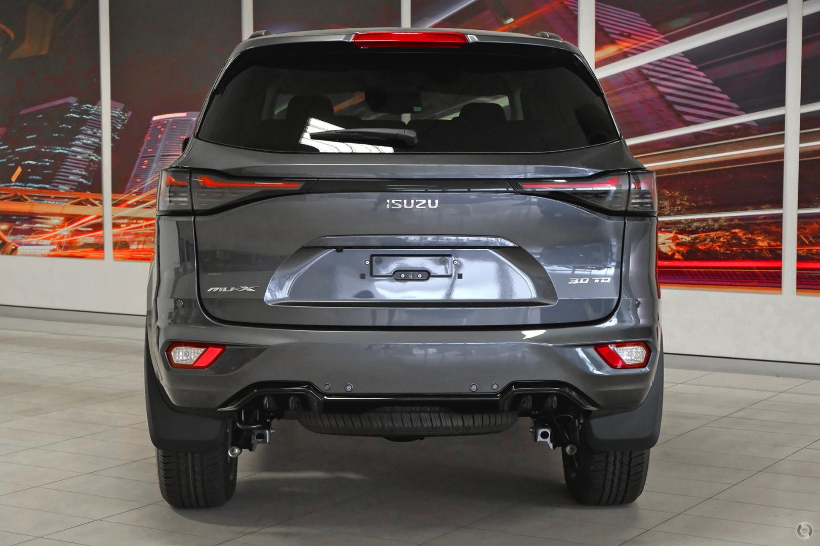 Isuzu Mu-x image 3
