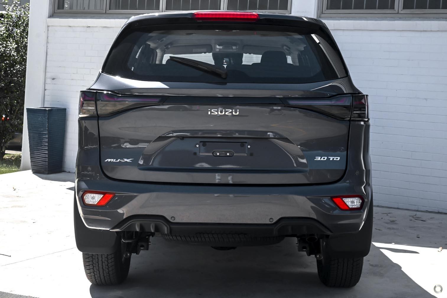 Isuzu Mu-x image 3