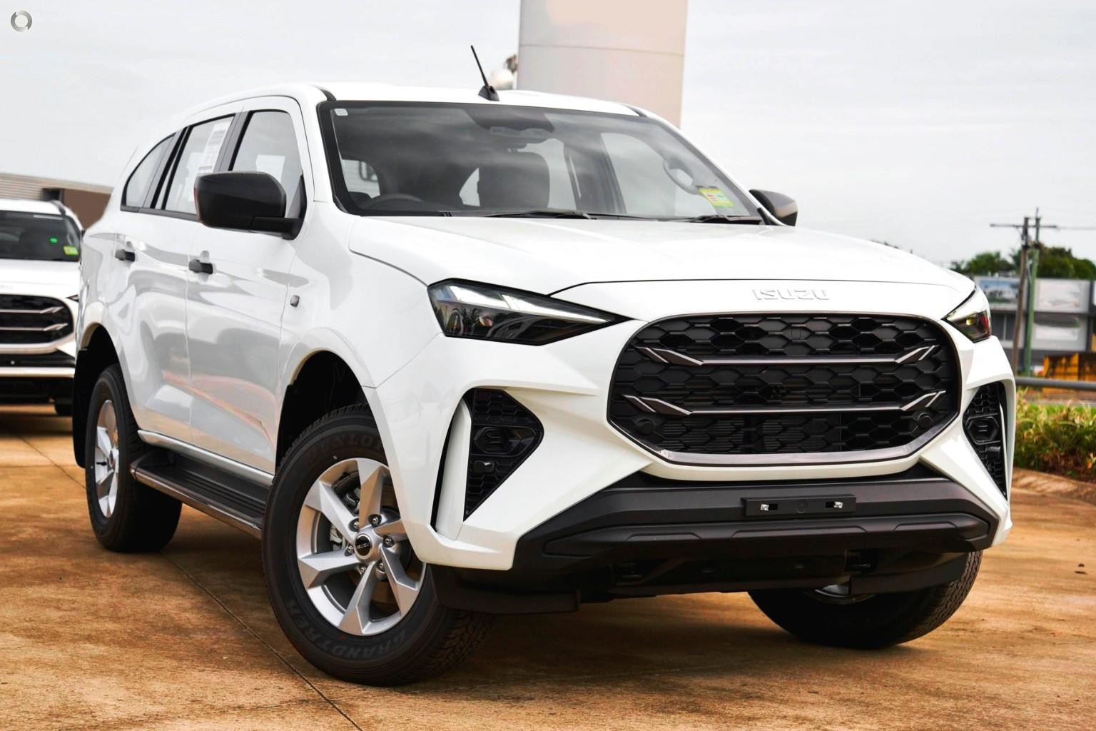 Isuzu Mu-x image 1