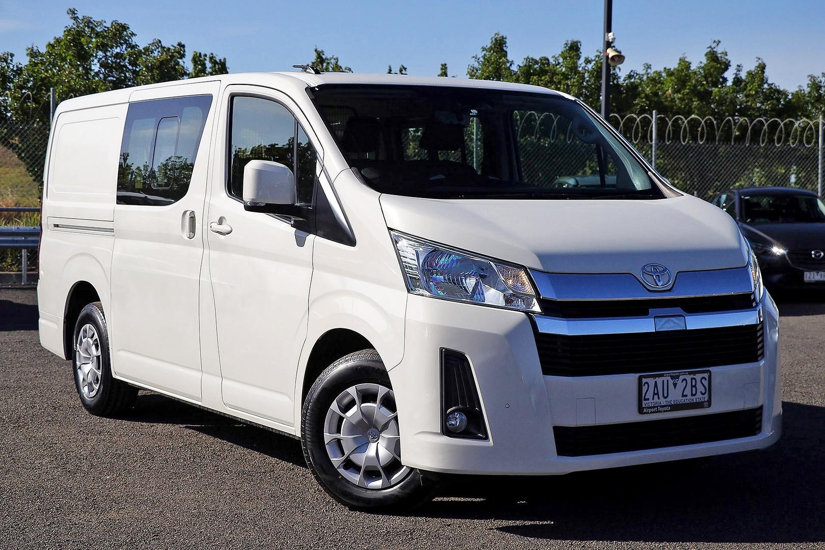 Toyota Hiace image 1