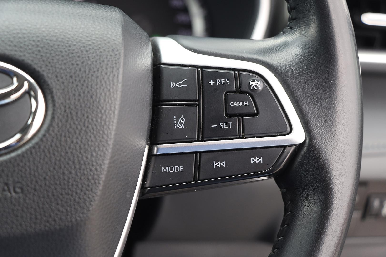 Toyota Kluger image 4