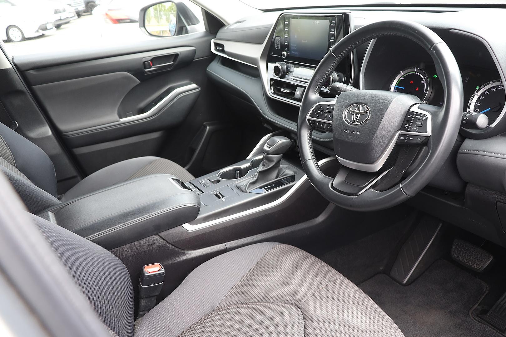 Toyota Kluger image 2