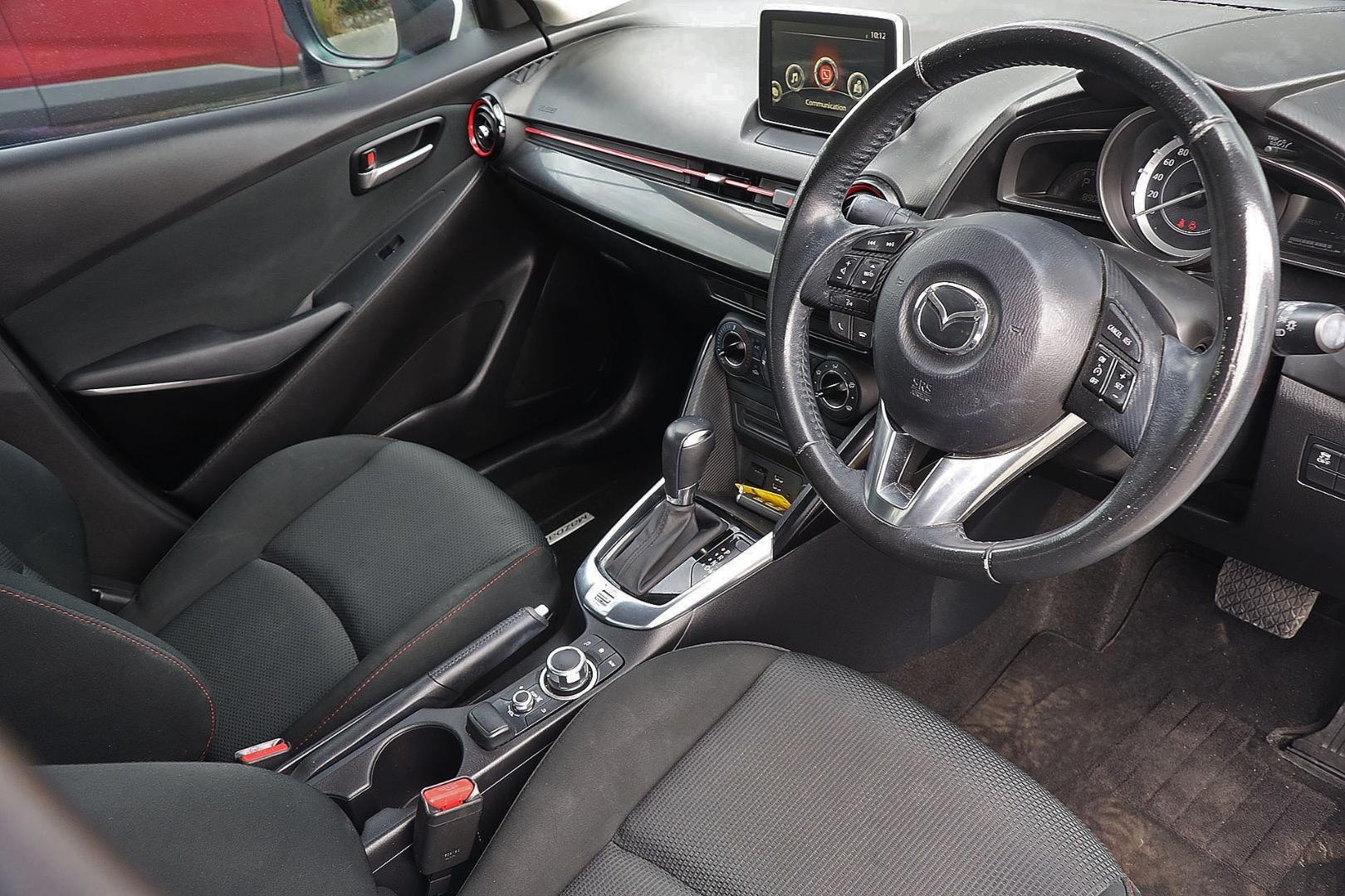 Mazda 2 image 2