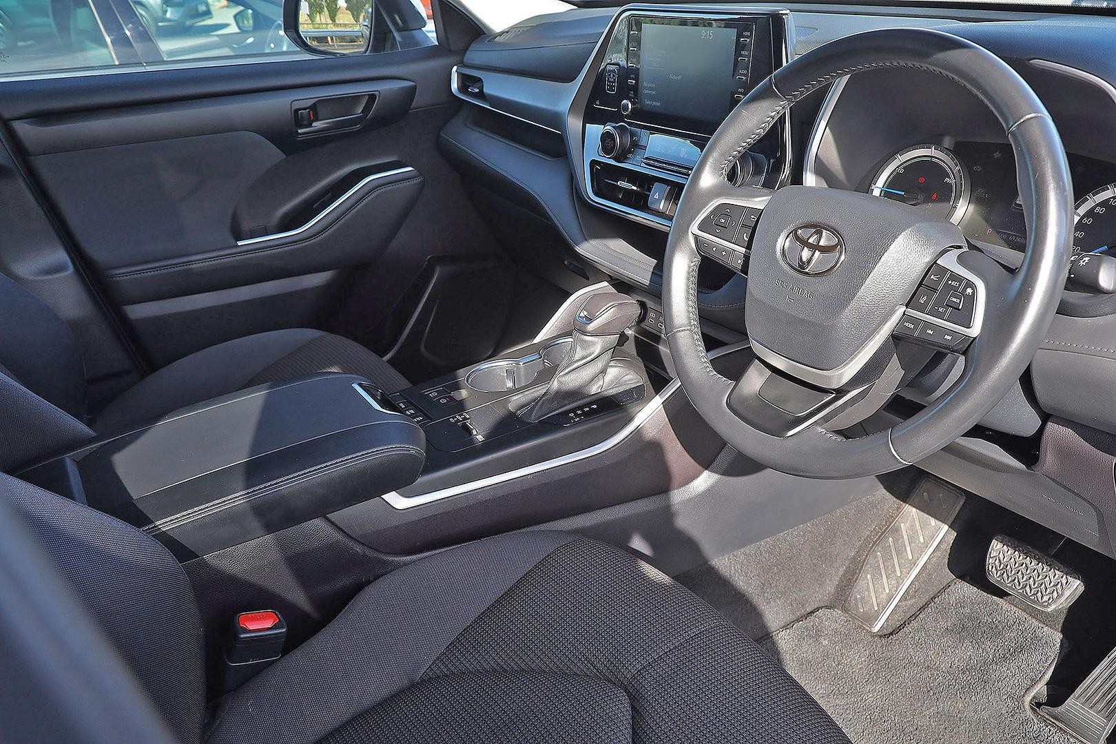 Toyota Kluger image 2
