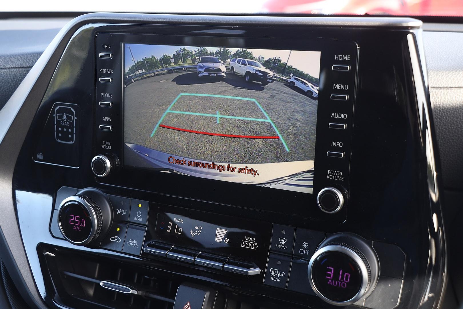 Toyota Kluger image 3