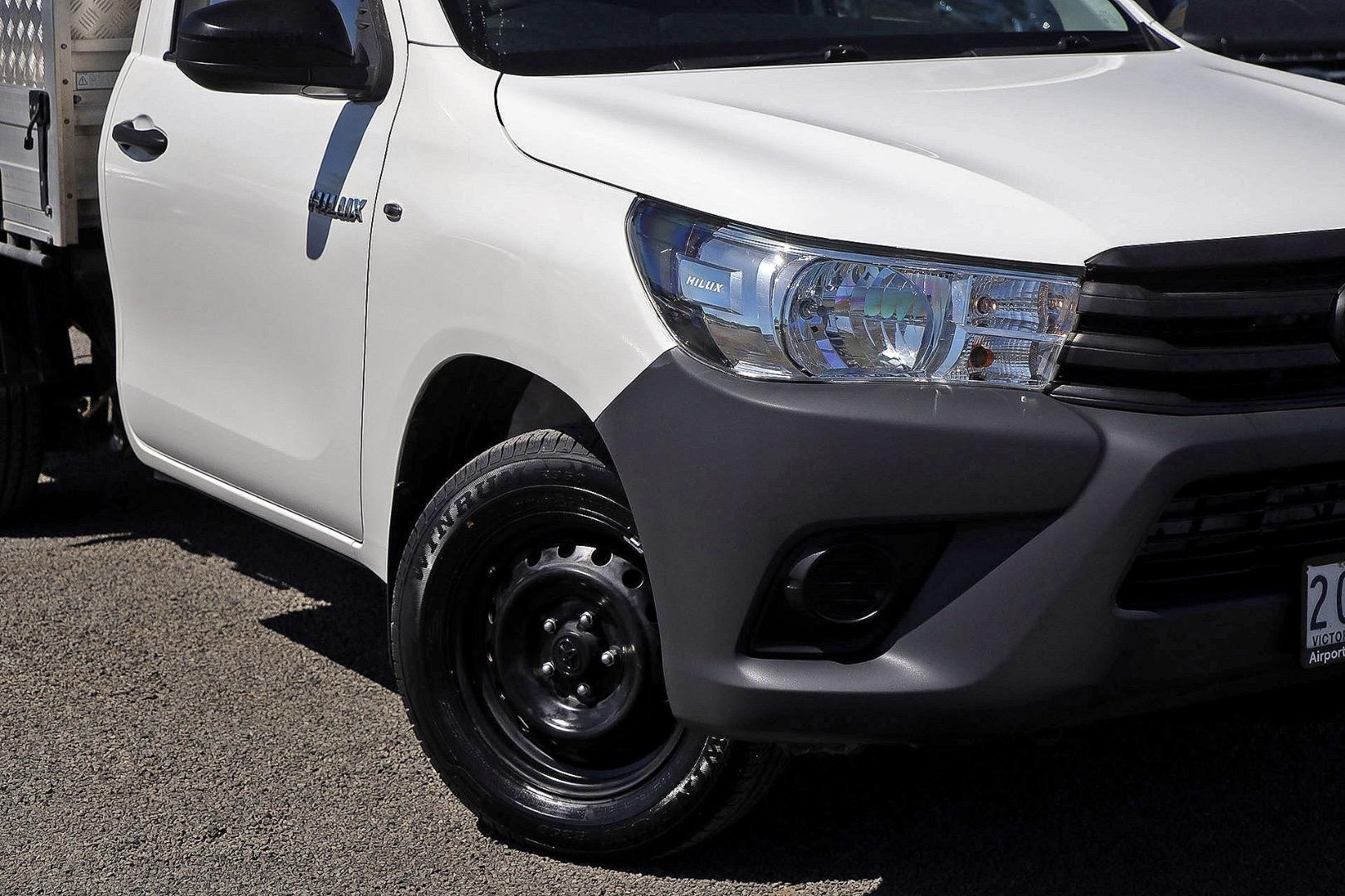 Toyota Hilux image 2