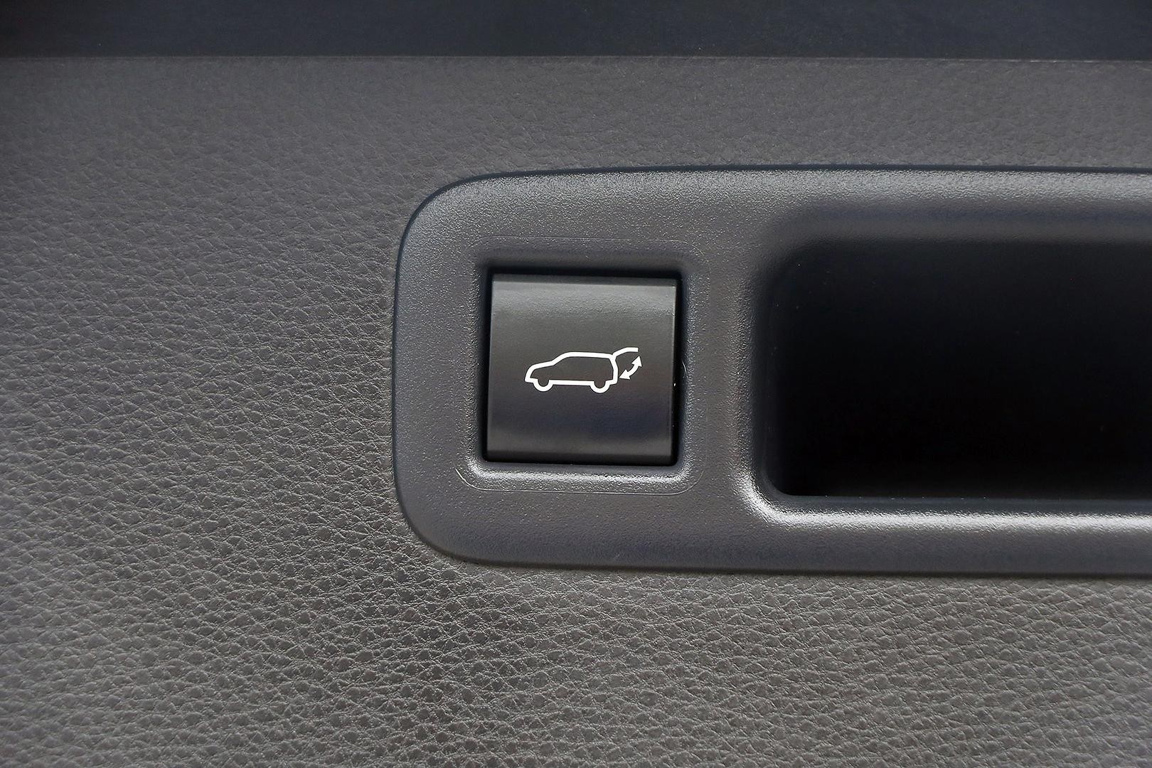 Toyota Kluger image 4