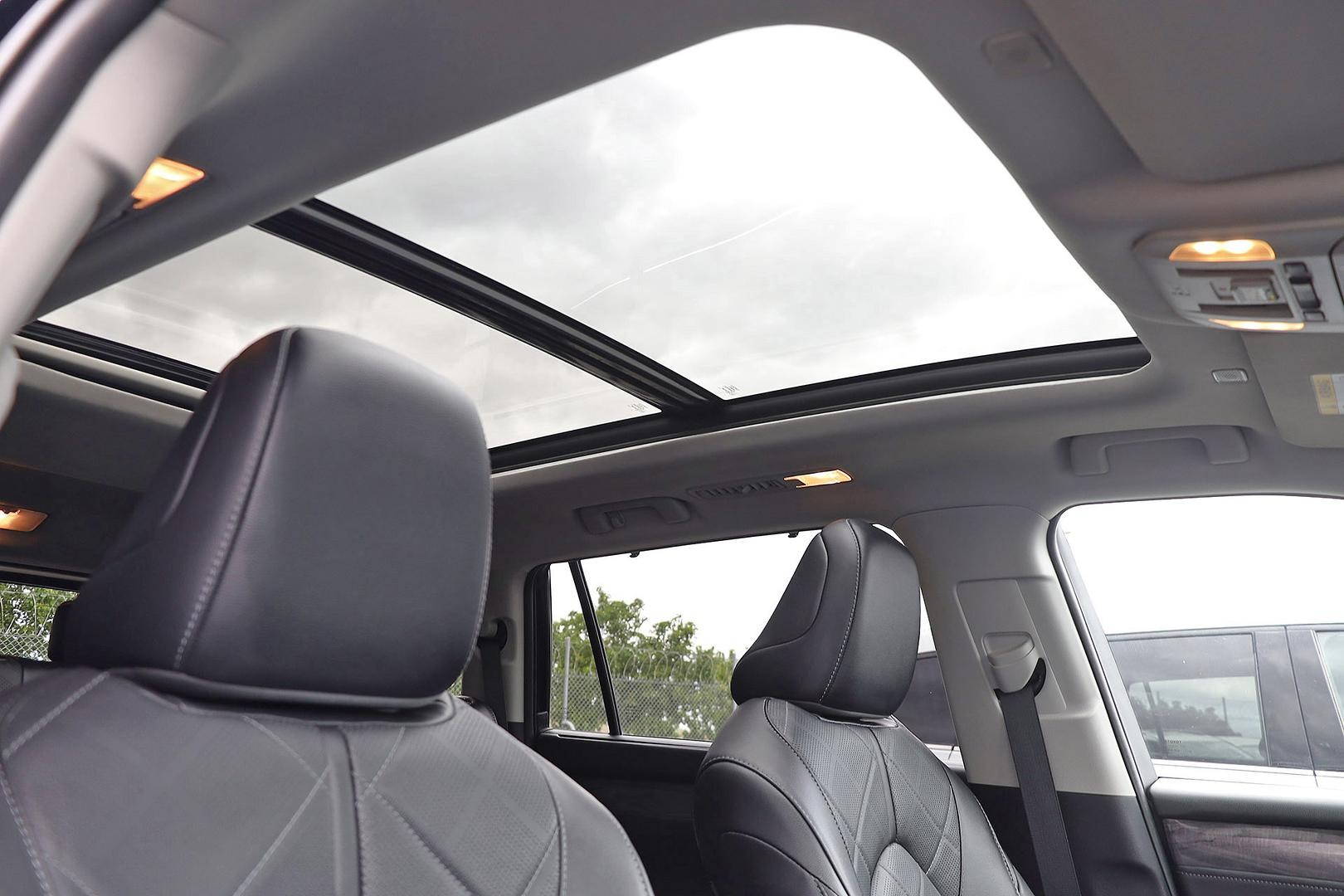 Toyota Kluger image 3