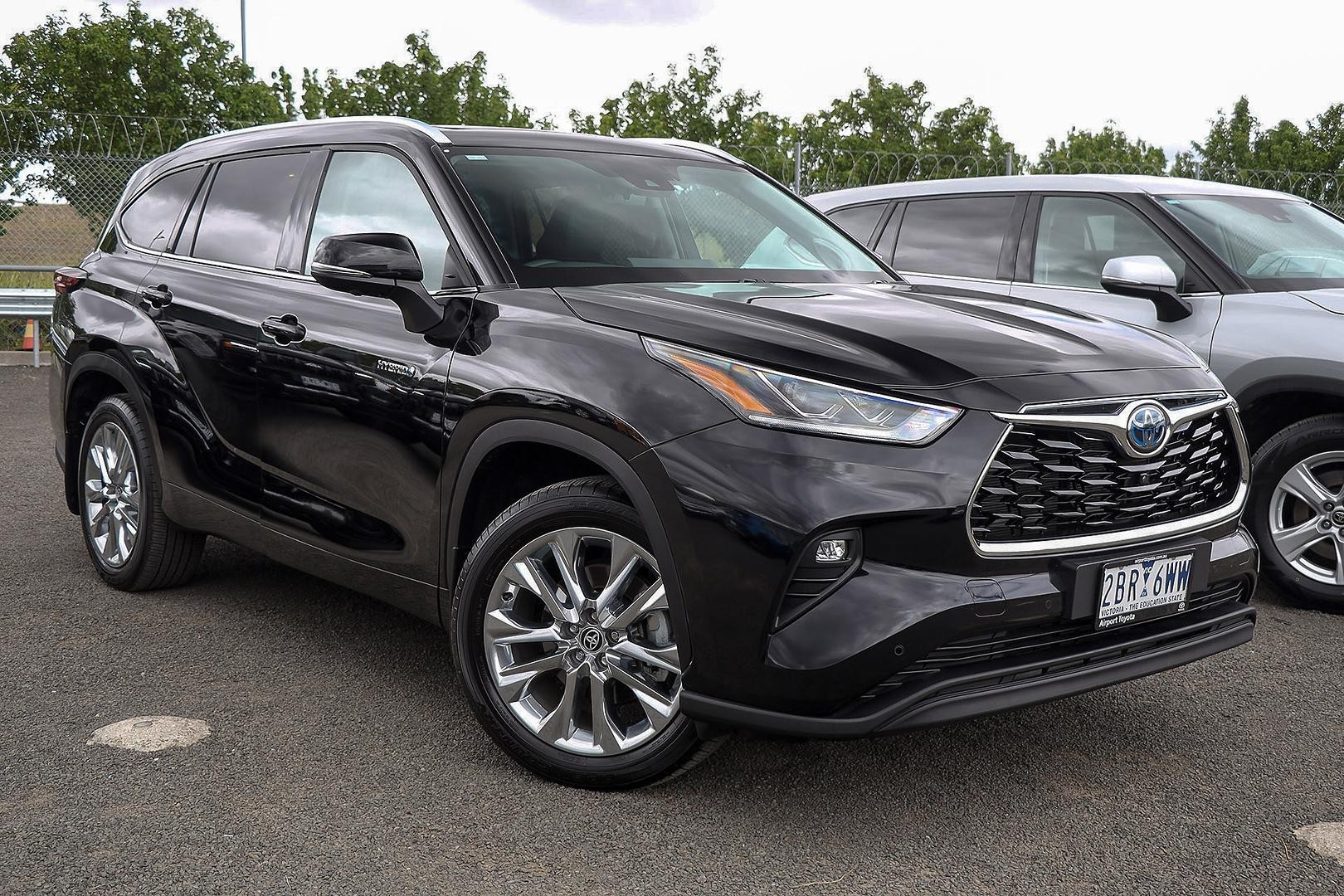 Toyota Kluger image 1