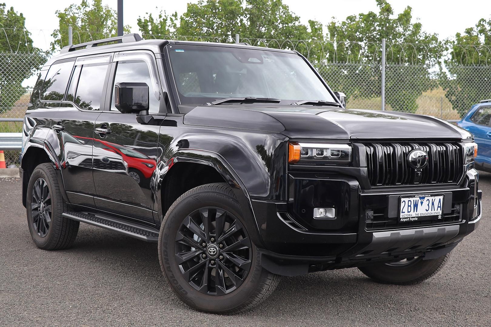 Toyota Landcruiser Prado image 1