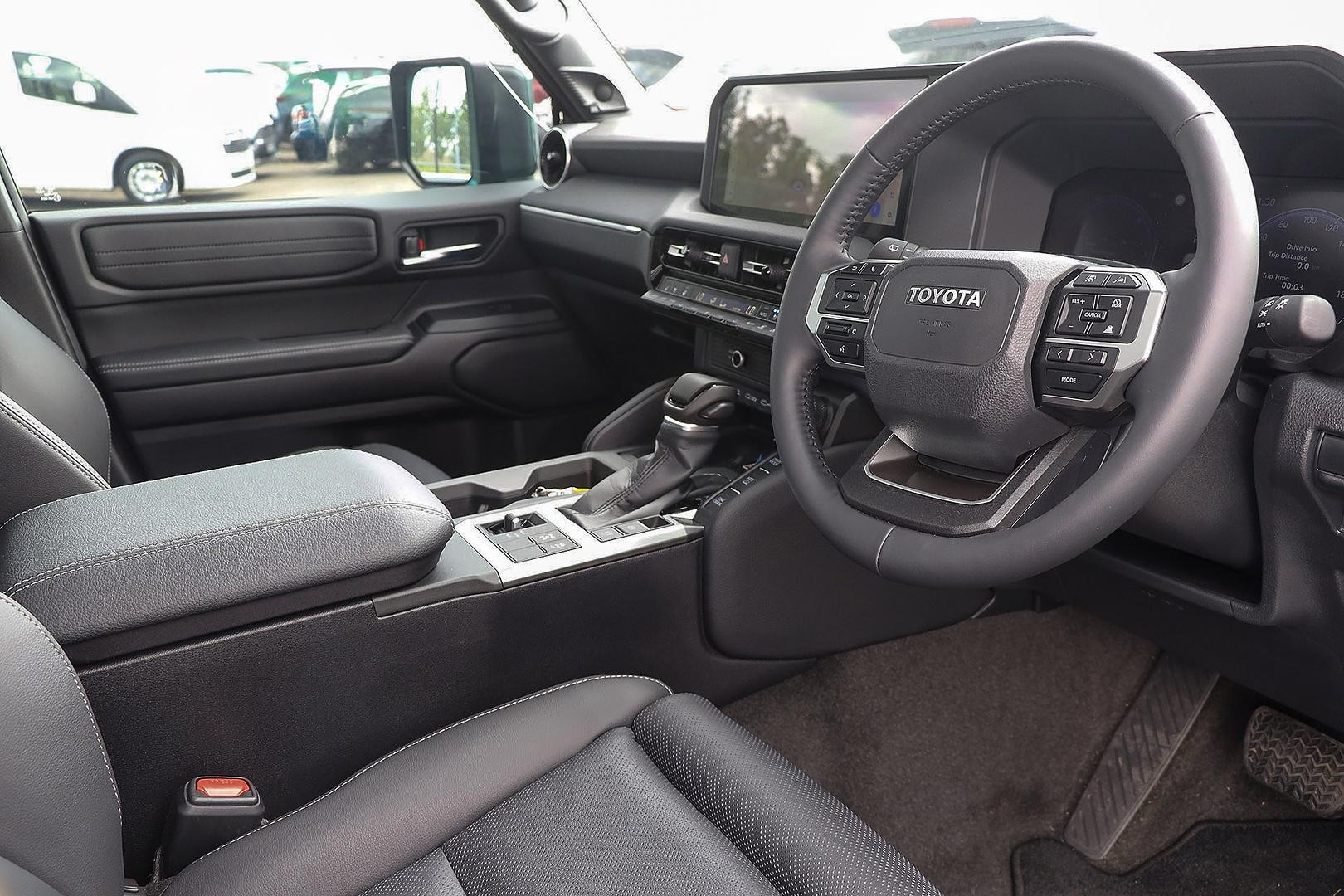 Toyota Landcruiser Prado image 2