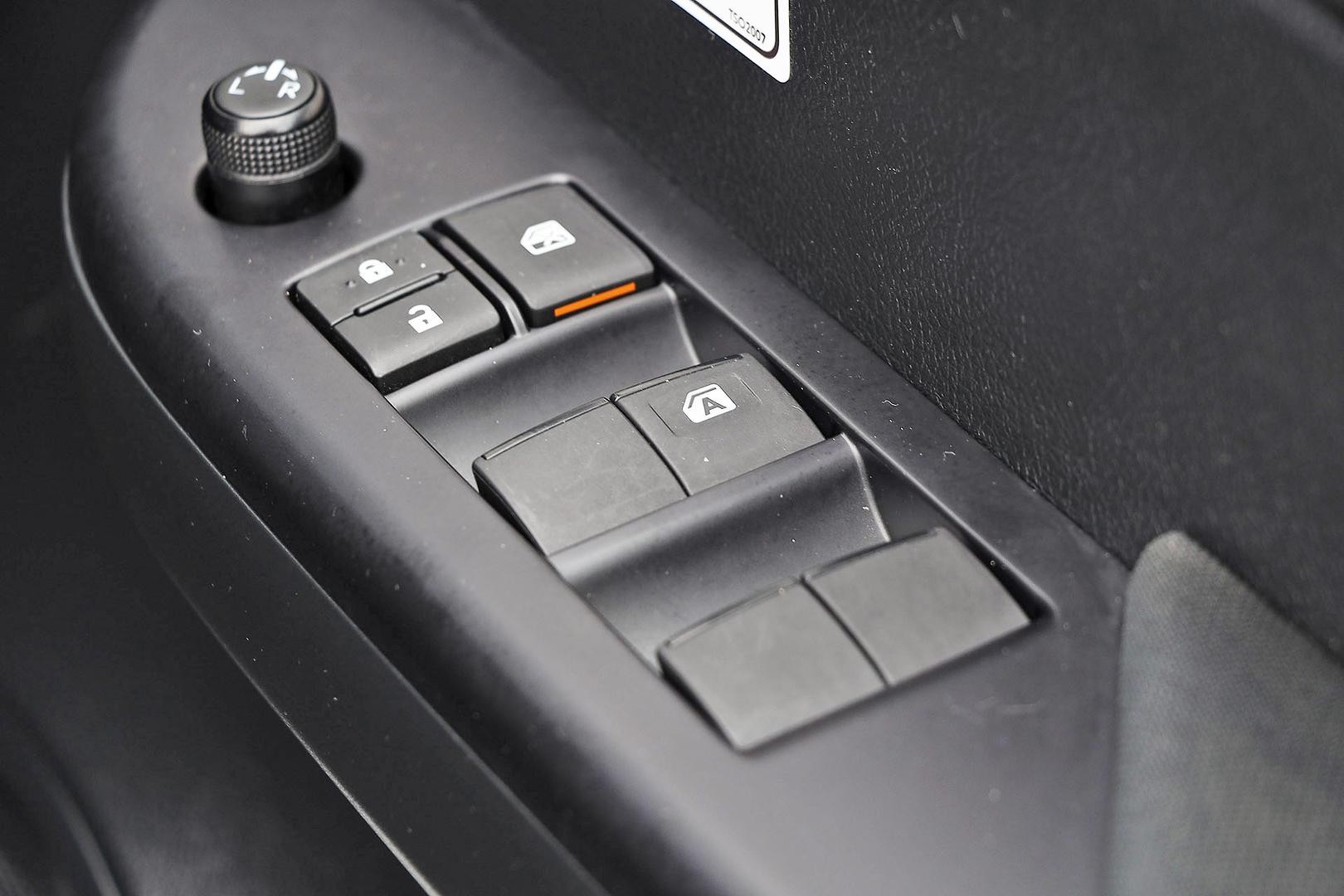 Toyota Hilux image 2