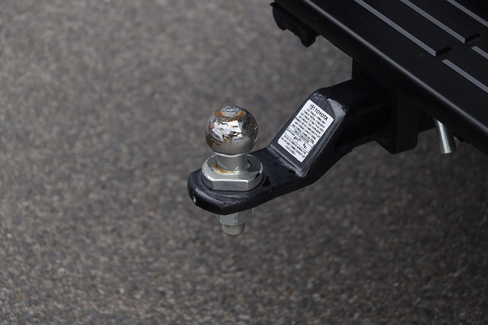 Toyota Hilux image 2