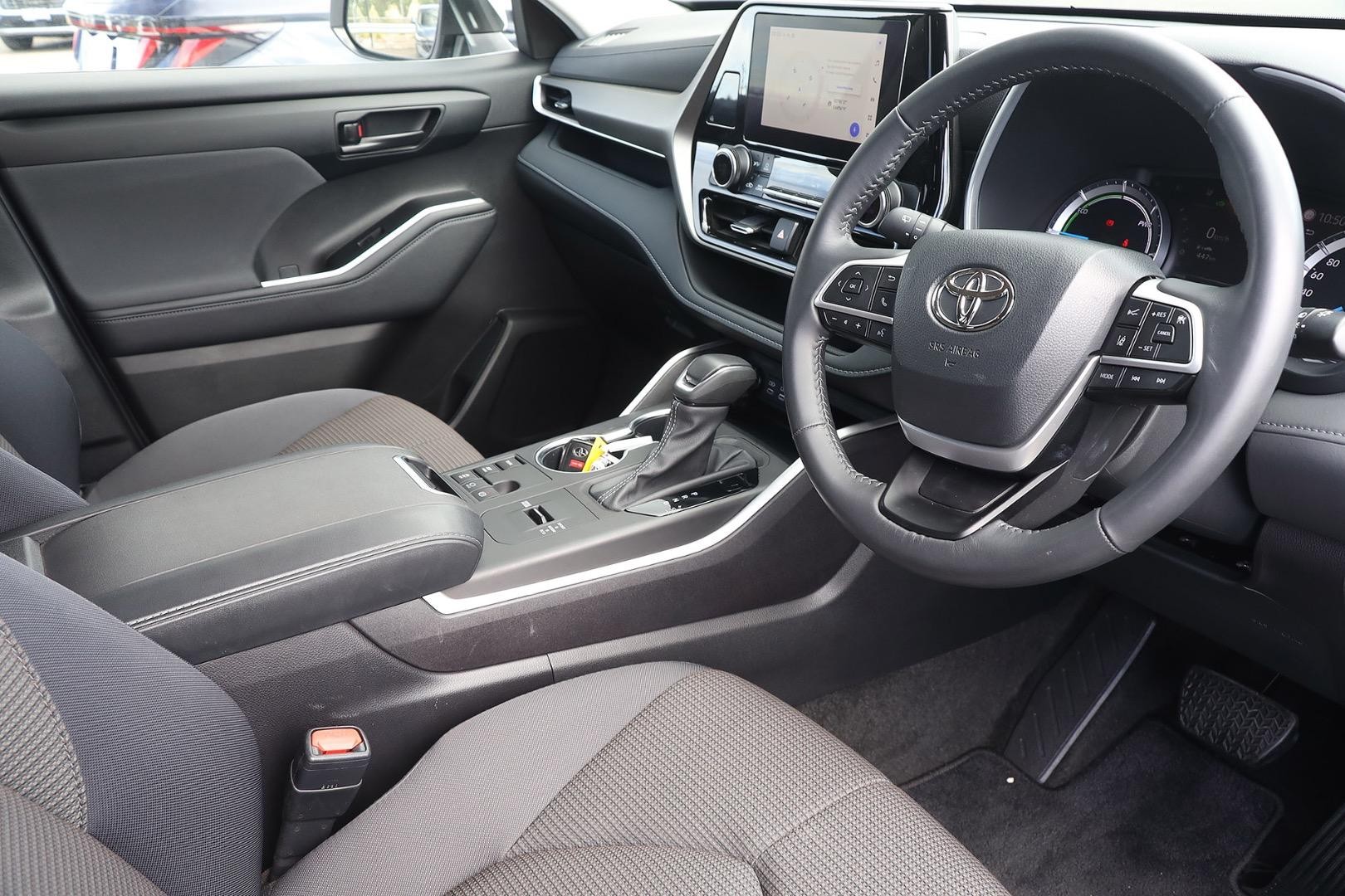 Toyota Kluger image 2