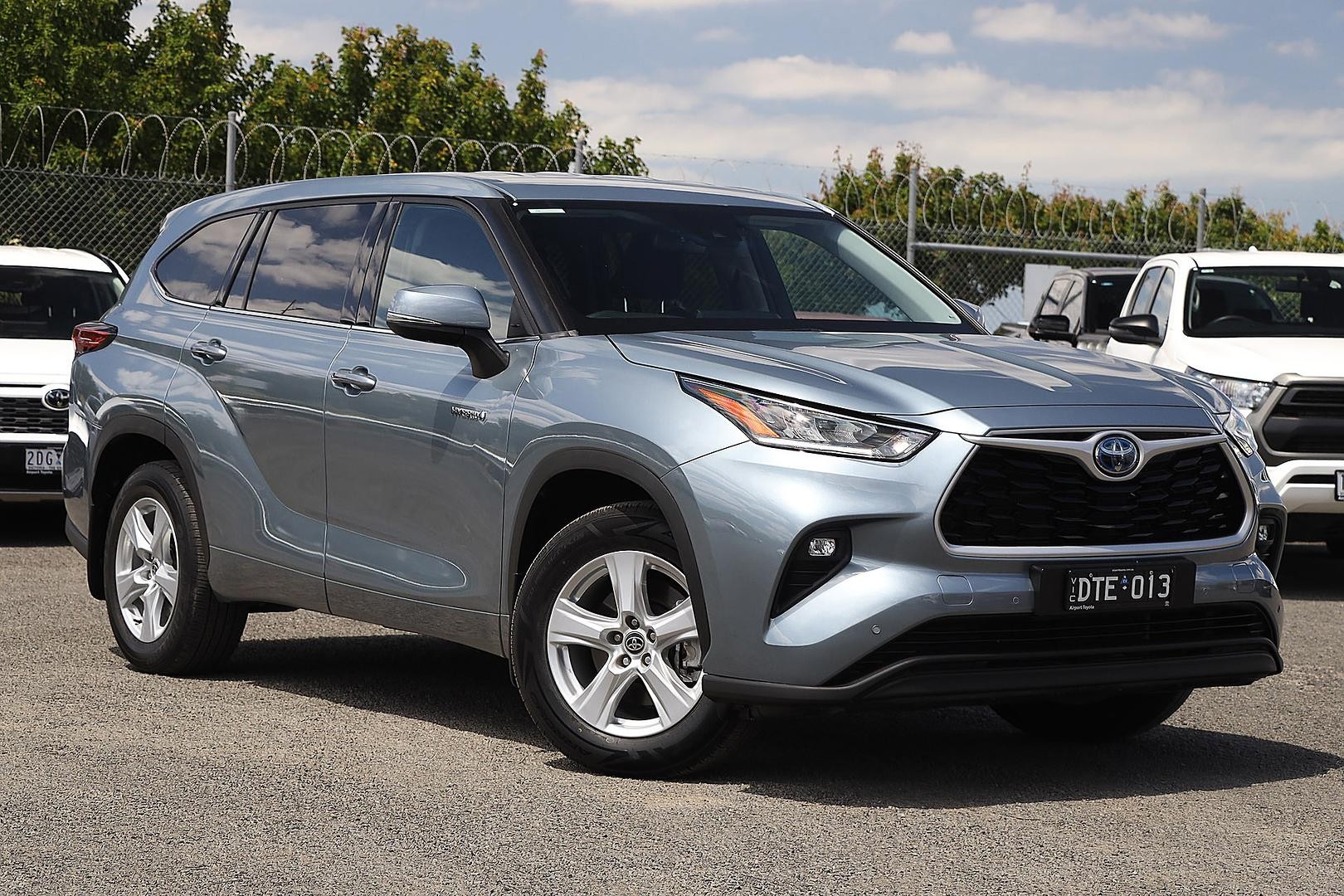 Toyota Kluger image 1