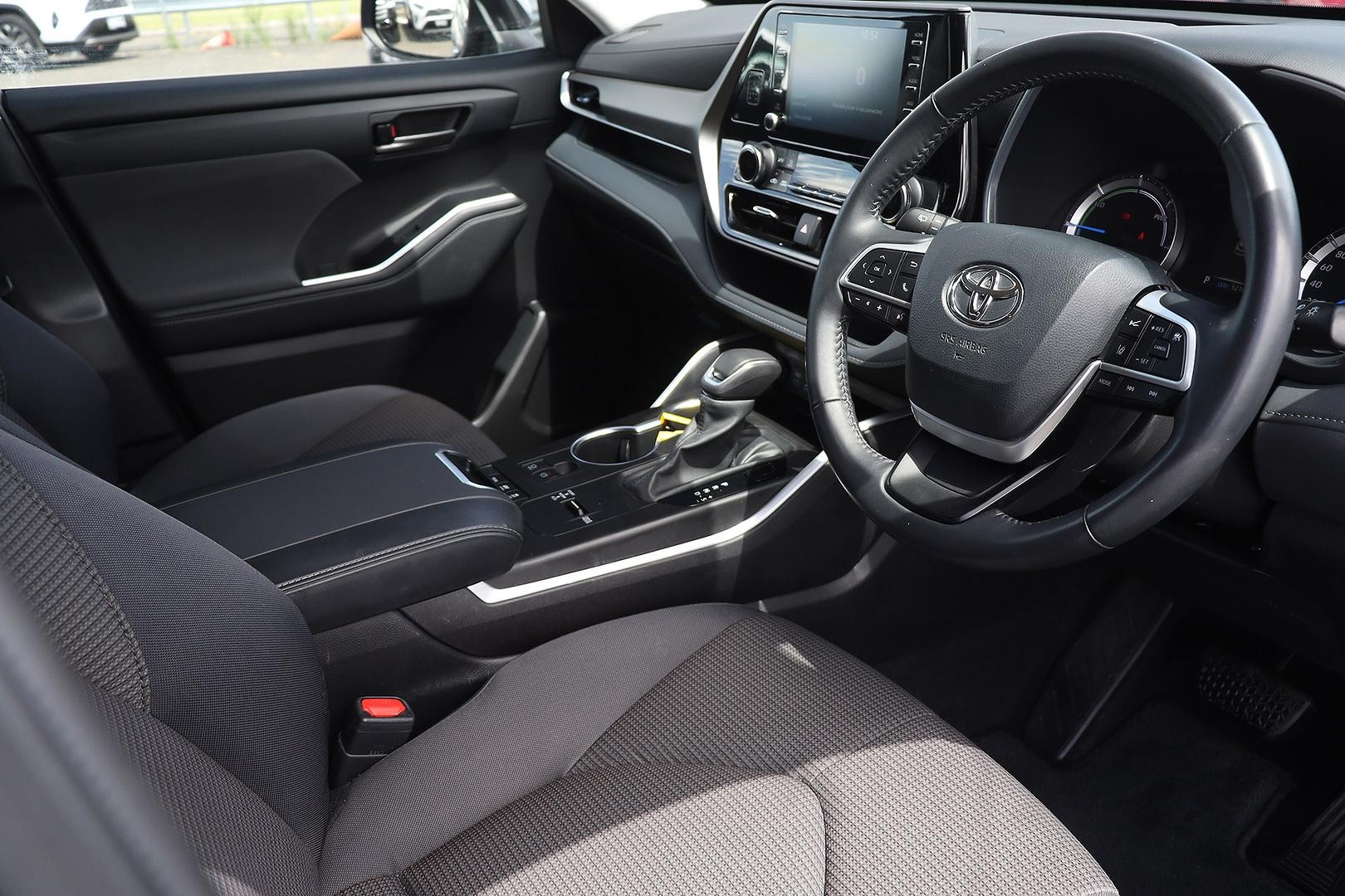 Toyota Kluger image 3