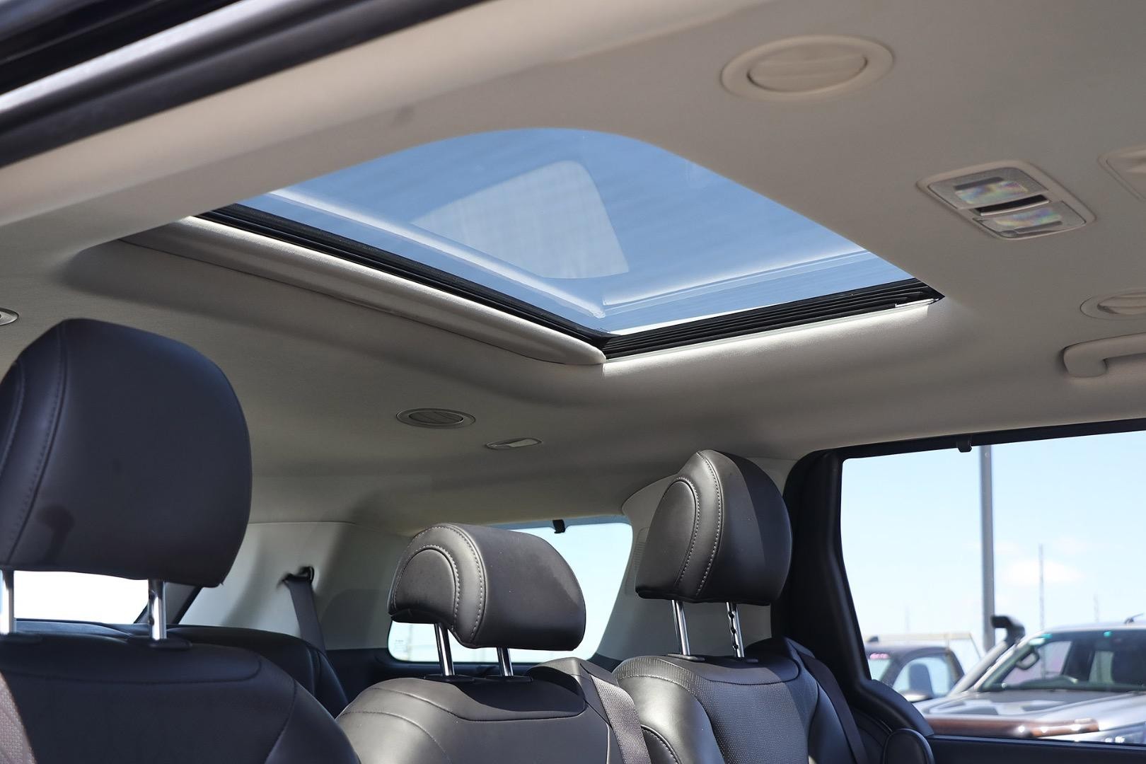 Kia Carnival image 3