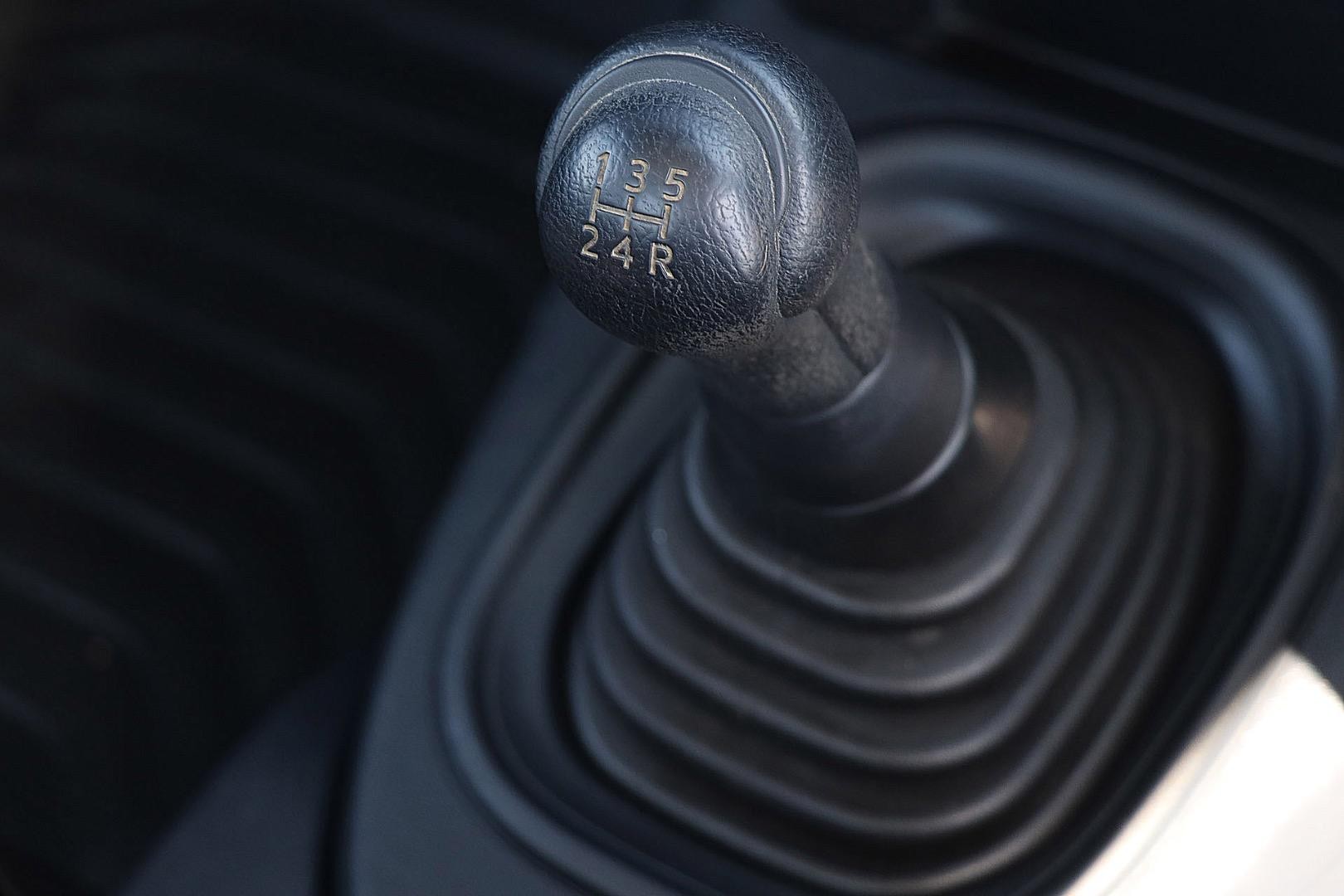 Toyota Hilux image 2