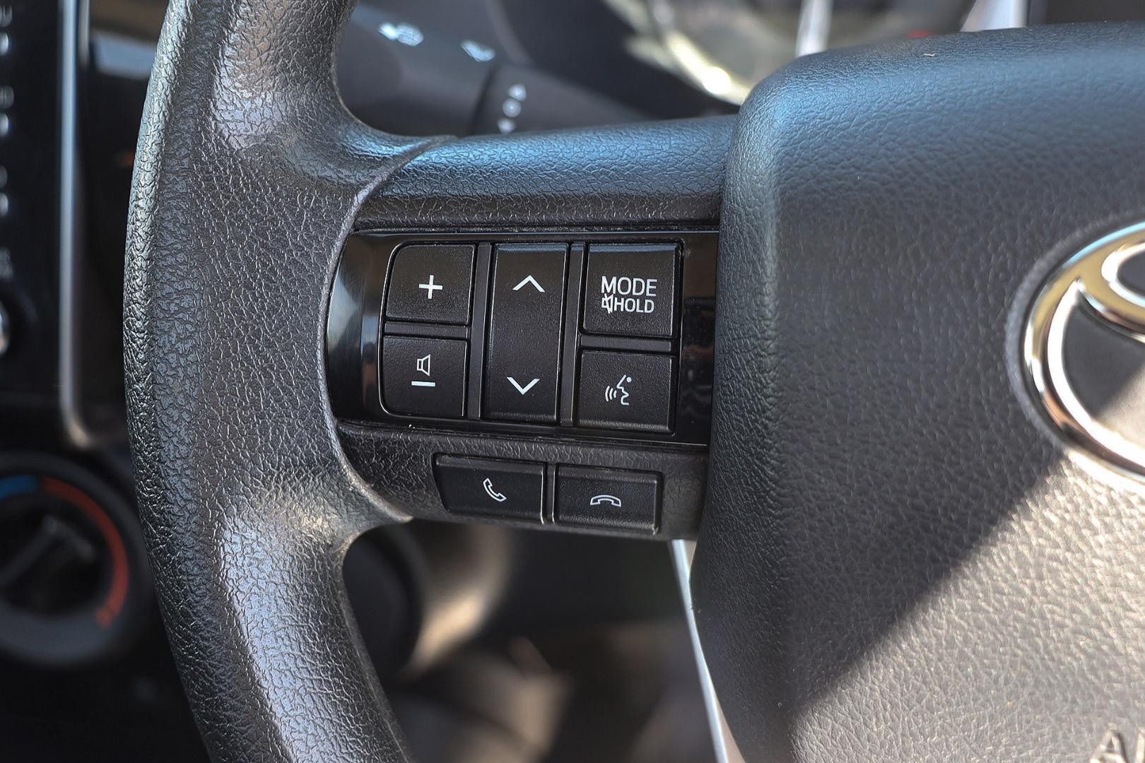 Toyota Hilux image 4