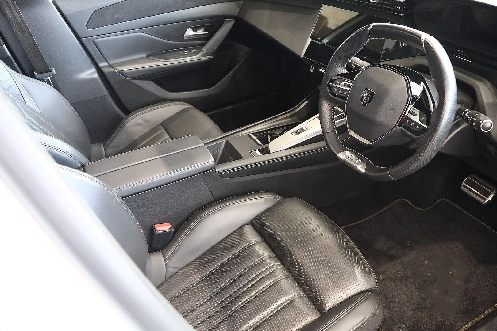 Peugeot 308 image 2