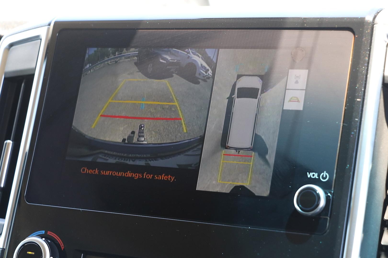 Toyota Granvia image 2