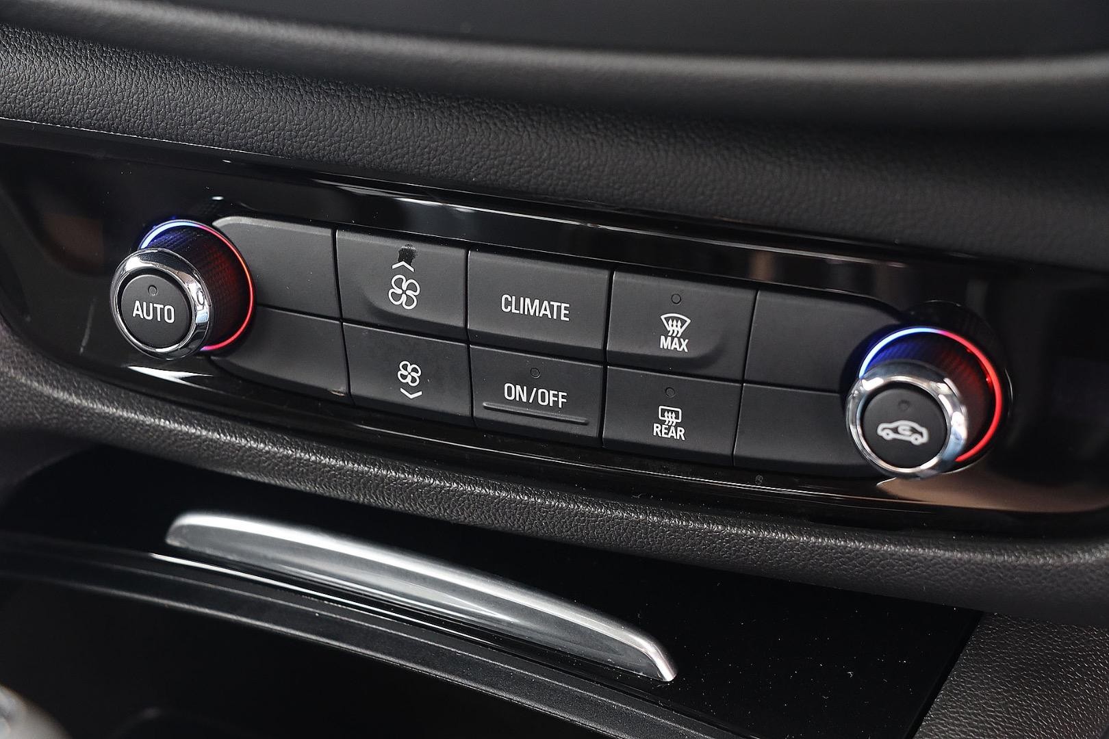 Holden Commodore image 4