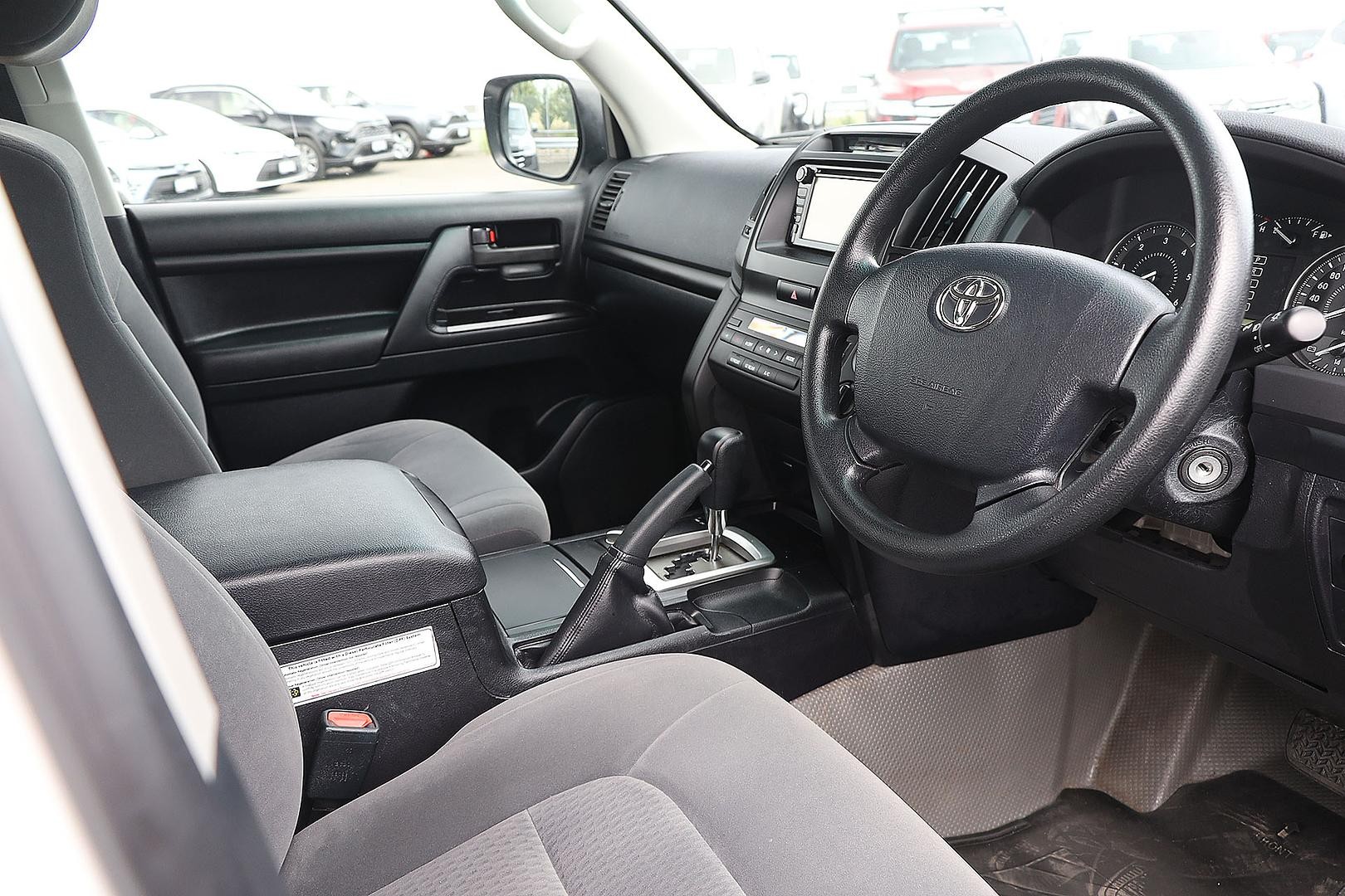 Toyota Landcruiser image 2