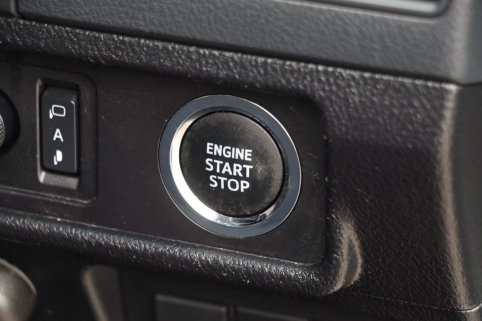 Toyota Landcruiser Prado image 2