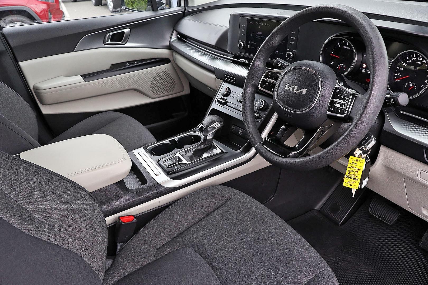 Kia Carnival image 2