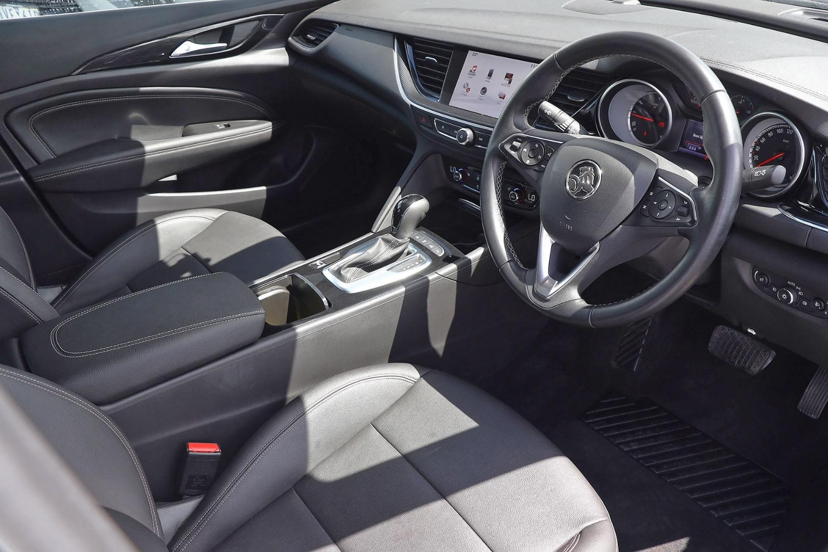 Holden Calais image 2