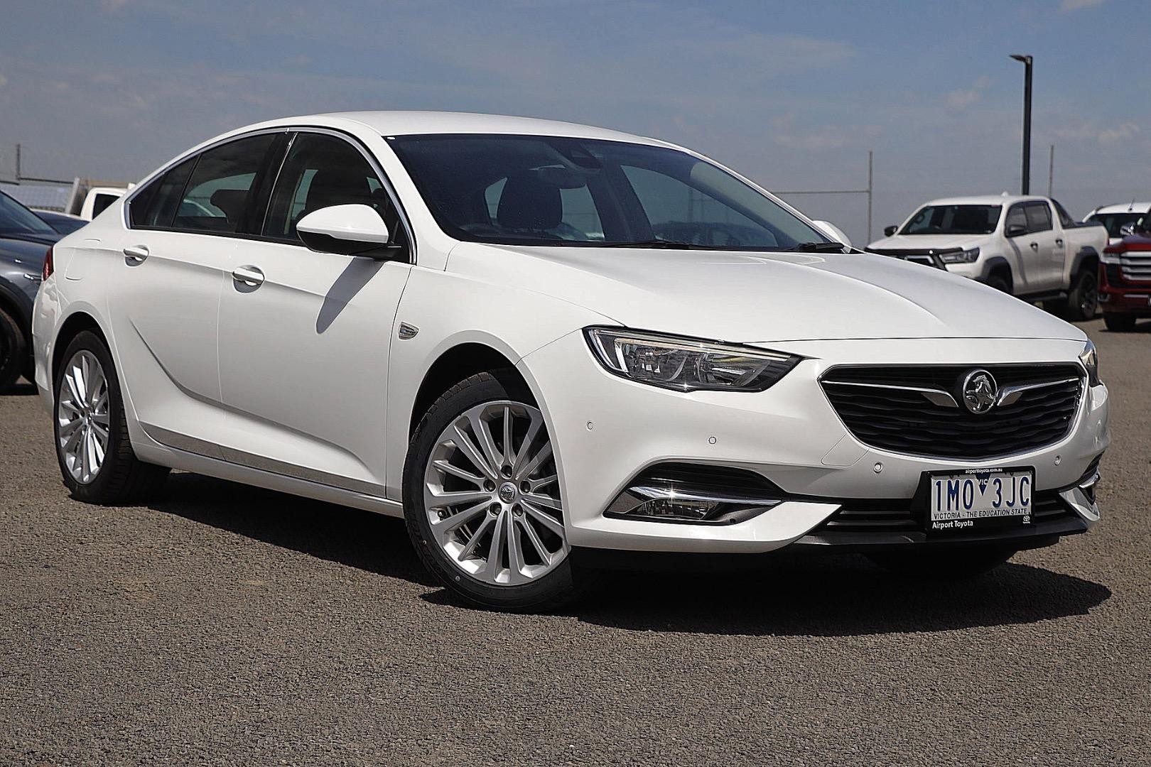 Holden Calais image 1