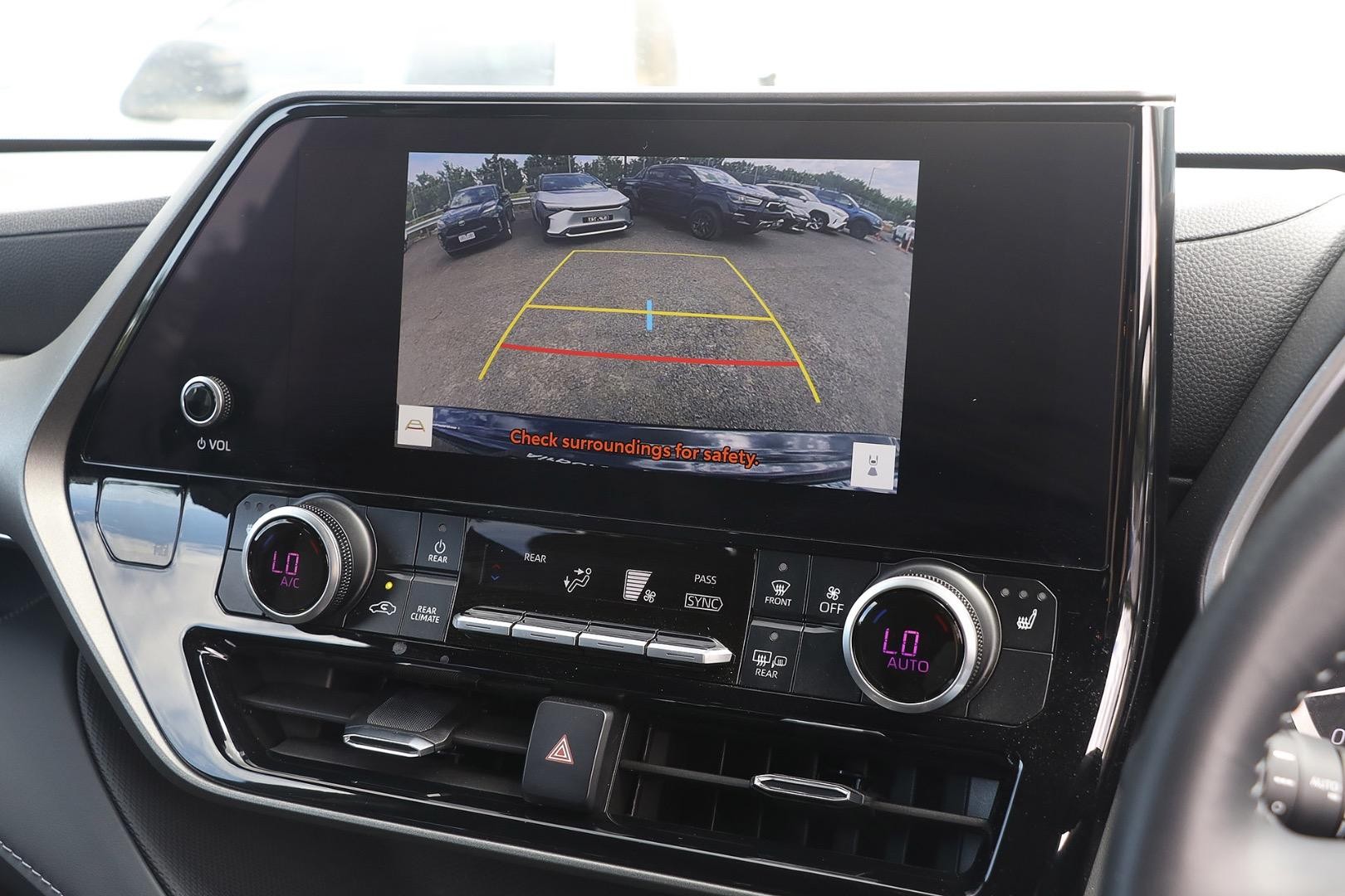 Toyota Kluger image 4