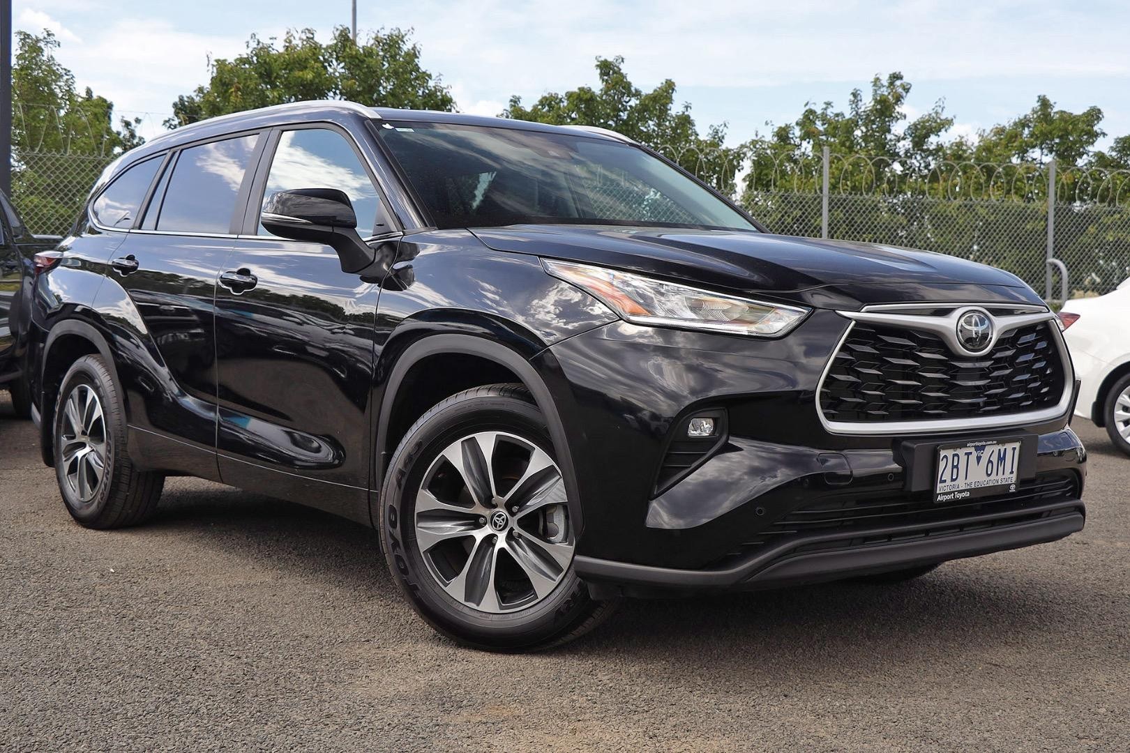 Toyota Kluger image 1