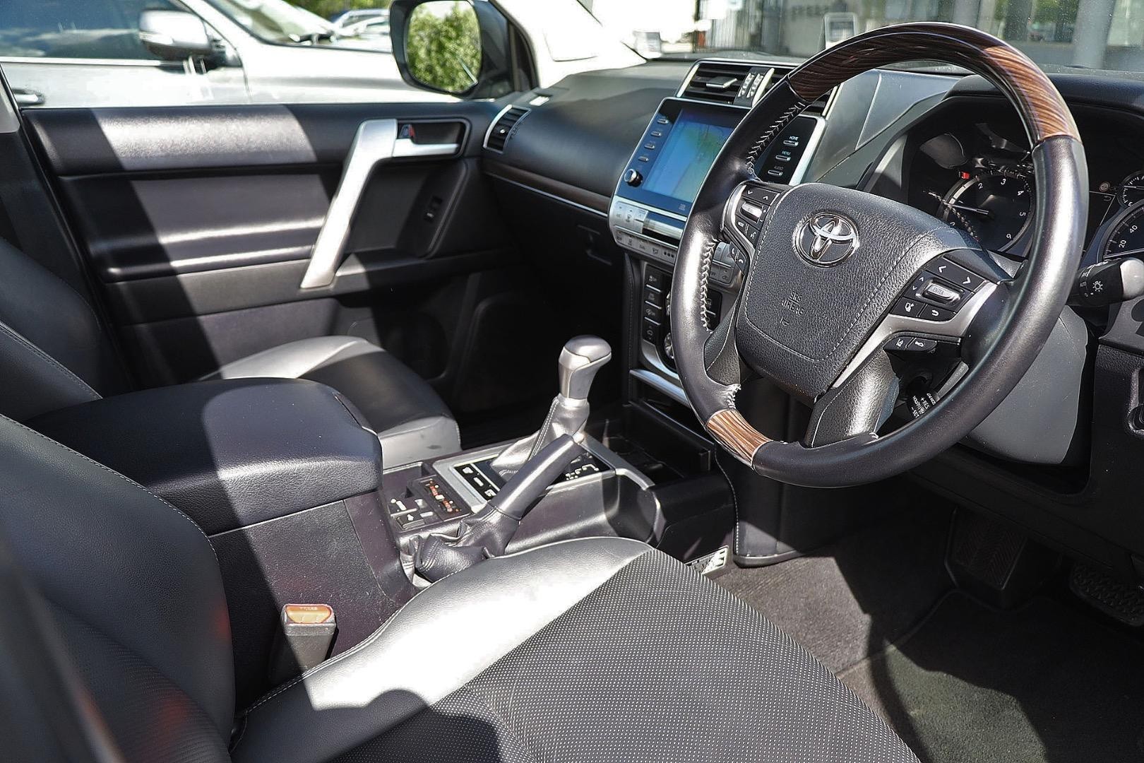 Toyota Landcruiser Prado image 2