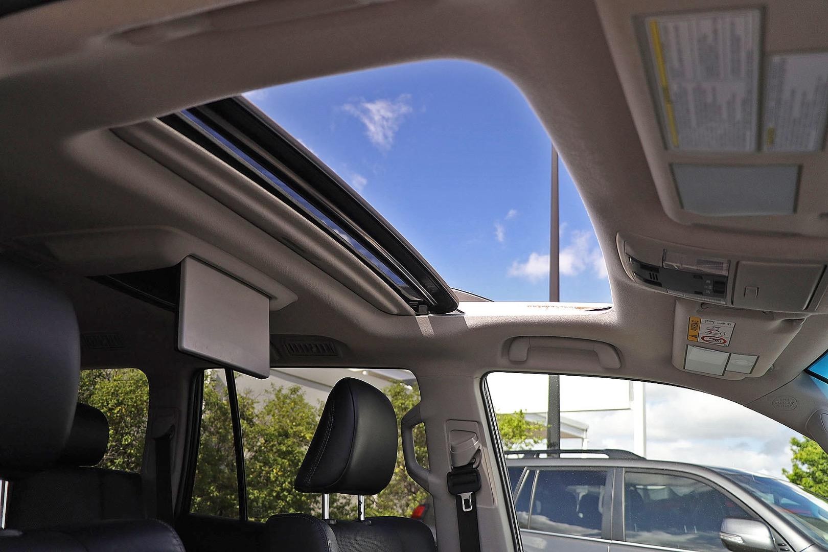 Toyota Landcruiser Prado image 3