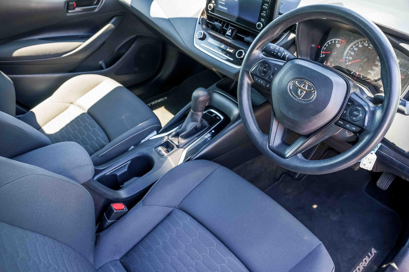 Toyota Corolla image 2