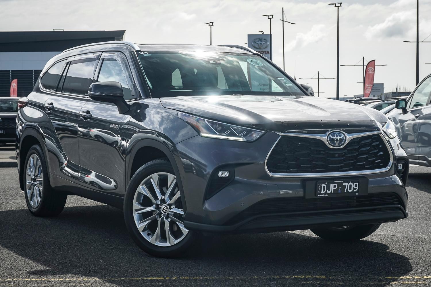 Toyota Kluger image 1