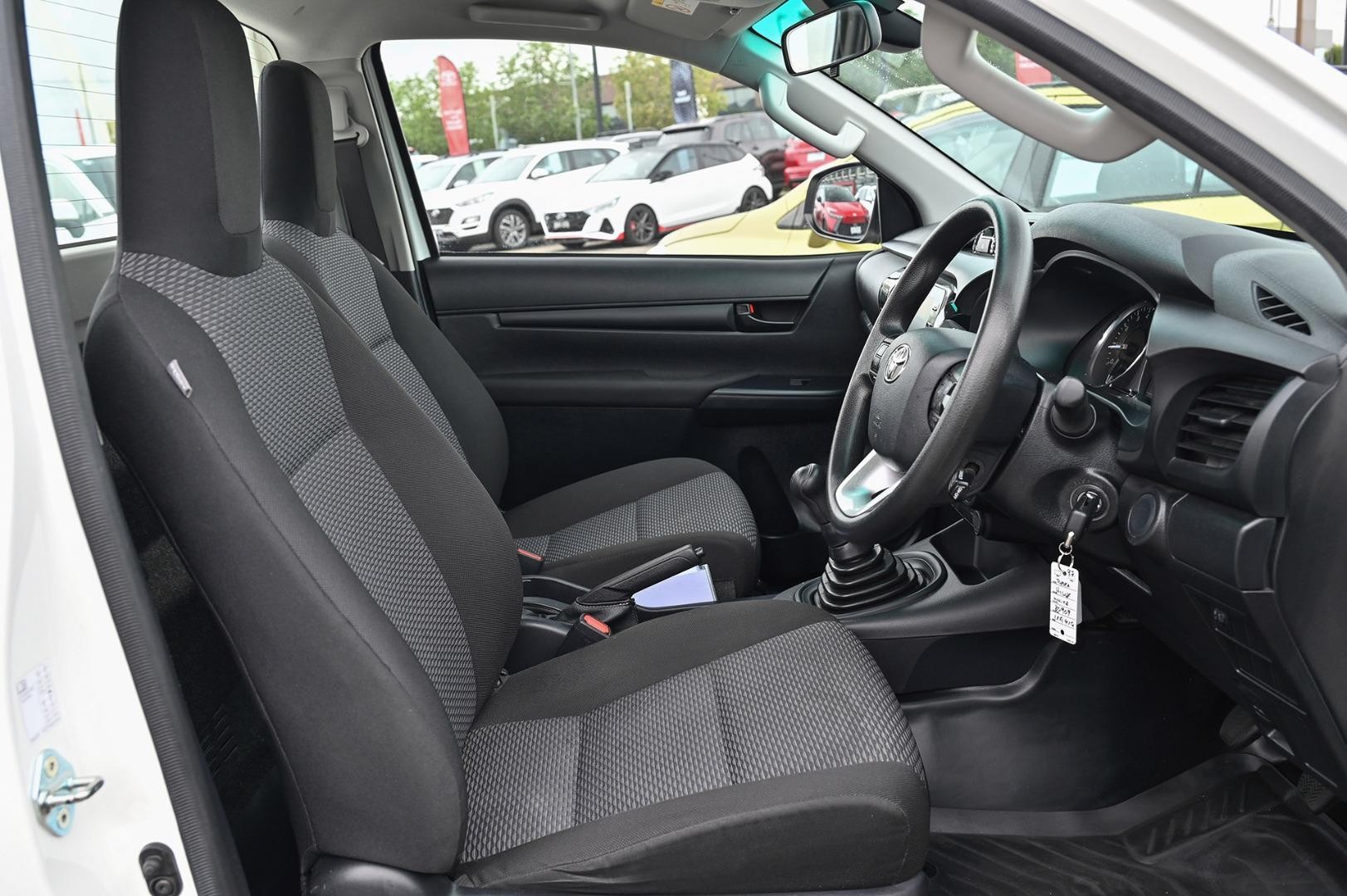 Toyota Hilux image 3