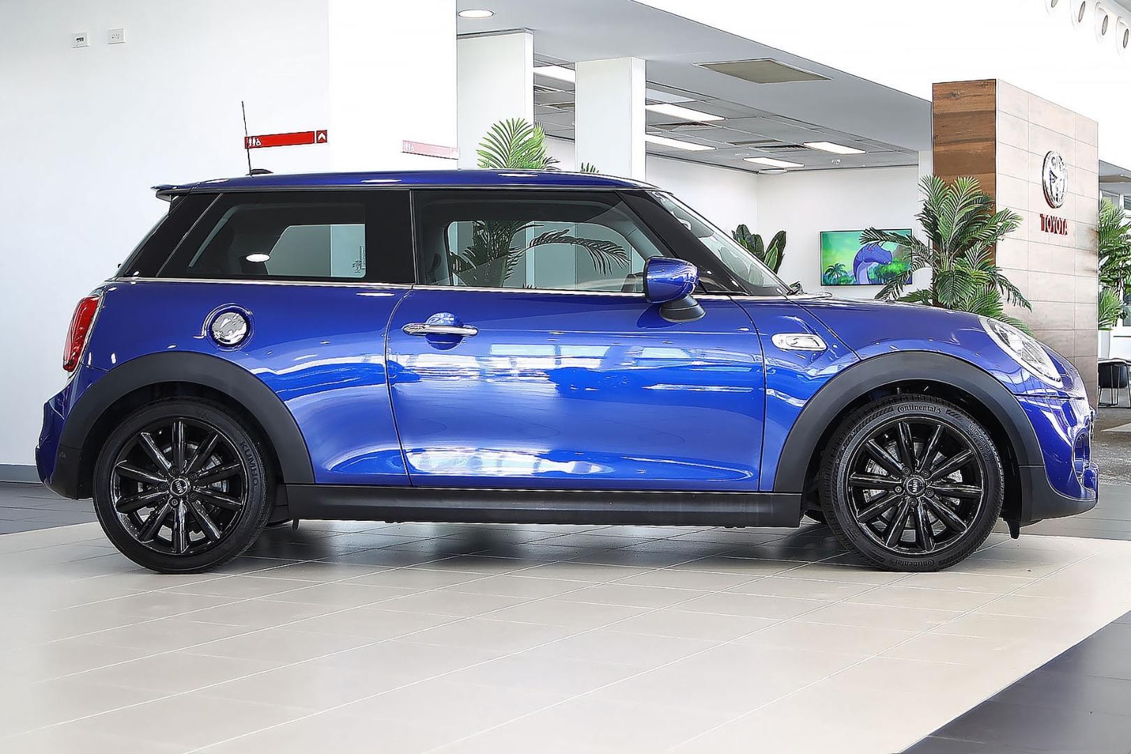Mini Hatch image 4