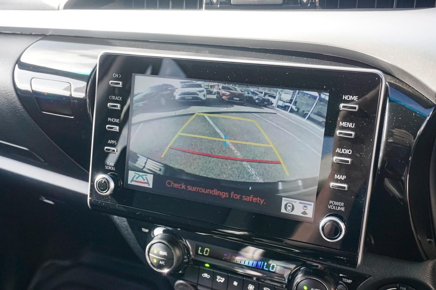 Toyota Hilux image 2